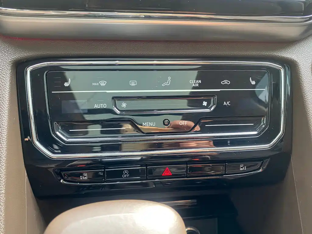 VOLKSWAGEN VILORAN 2022