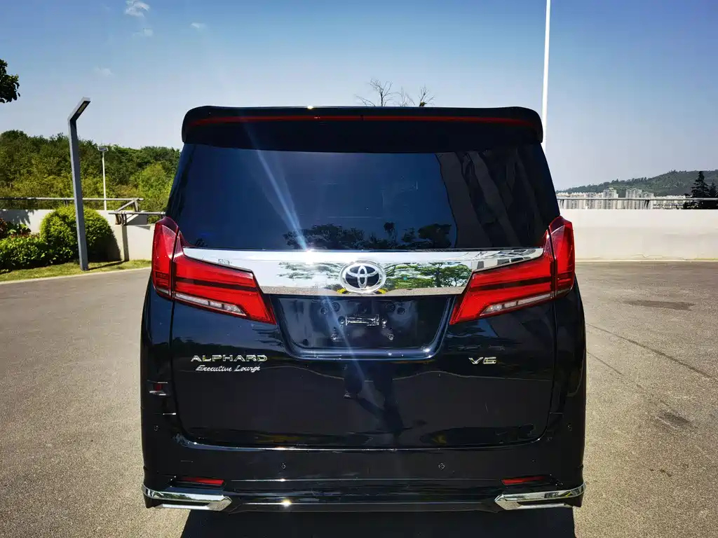 TOYOTA ALPHARD 2012