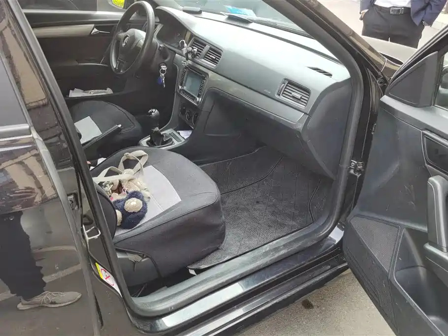 VOLKSWAGEN LAVIDA 2014