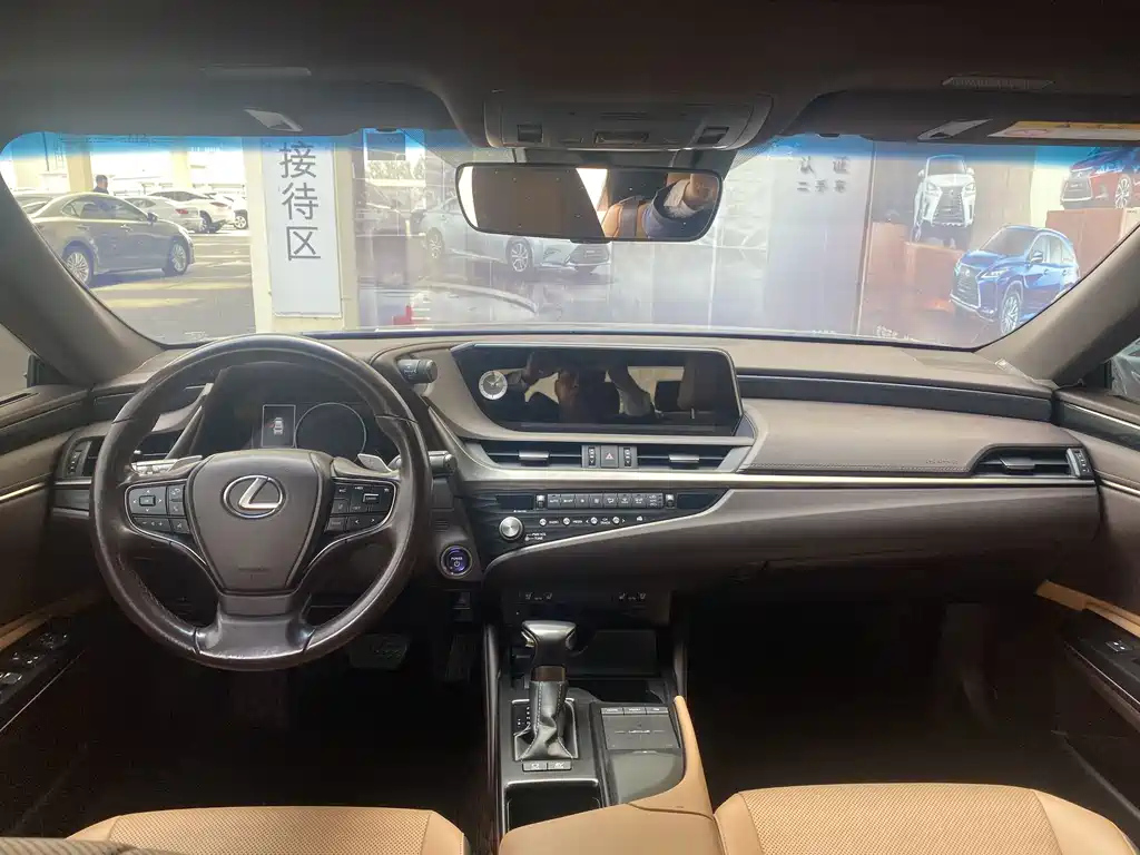 LEXUS ES 2021