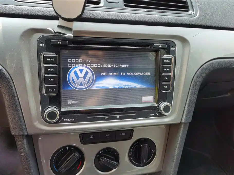 VOLKSWAGEN LAVIDA 2014
