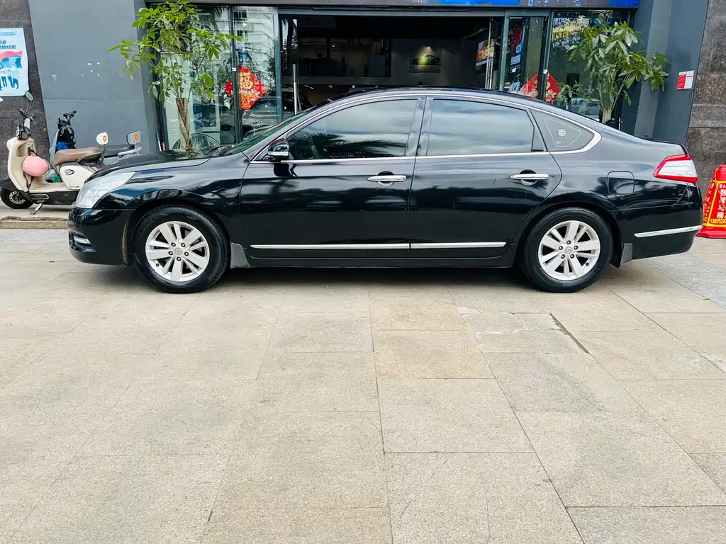 NISSAN TEANA 2011