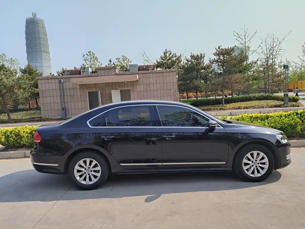 VOLKSWAGEN PASSAT 2015