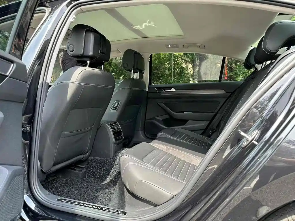 VOLKSWAGEN MAGOTAN 2020