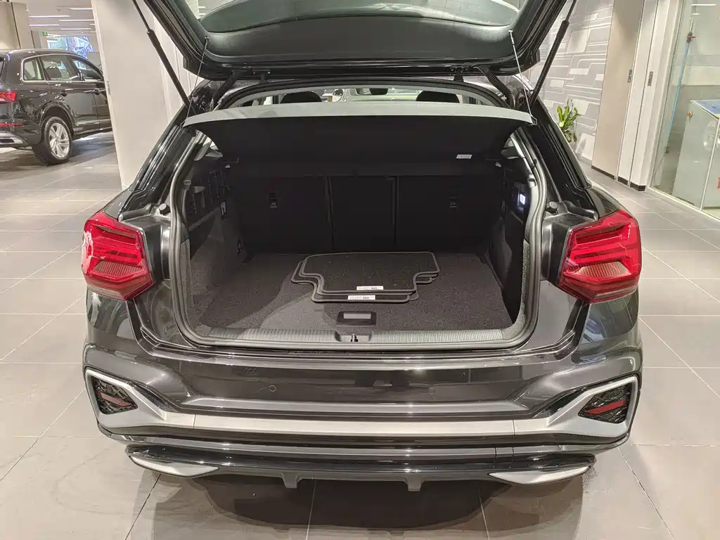 AUDI Q2L 2024