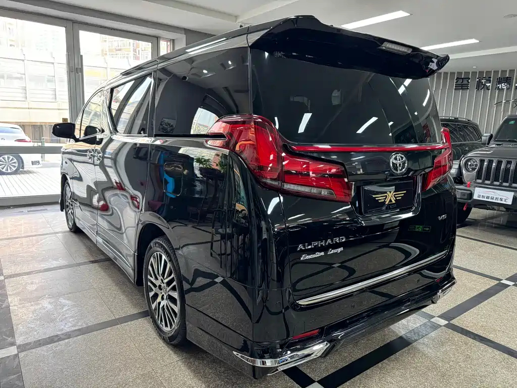 TOYOTA ALPHARD 2017