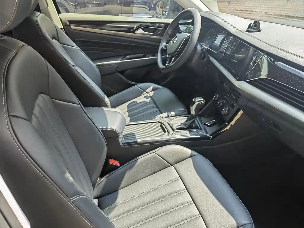 VOLKSWAGEN PASSAT 2021