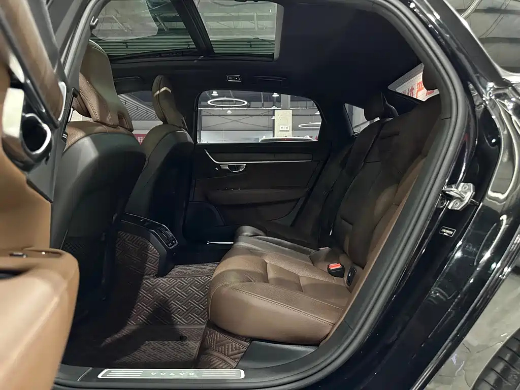 VOLVO S90 2021