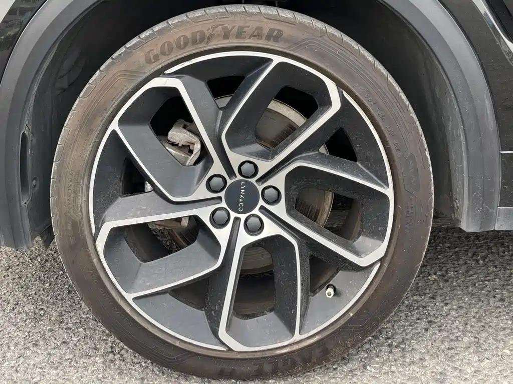 LYNK&CO 05 2020