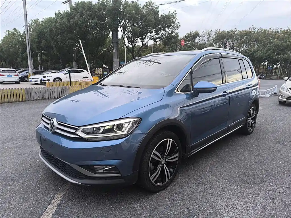 VOLKSWAGEN TOURAN 2021