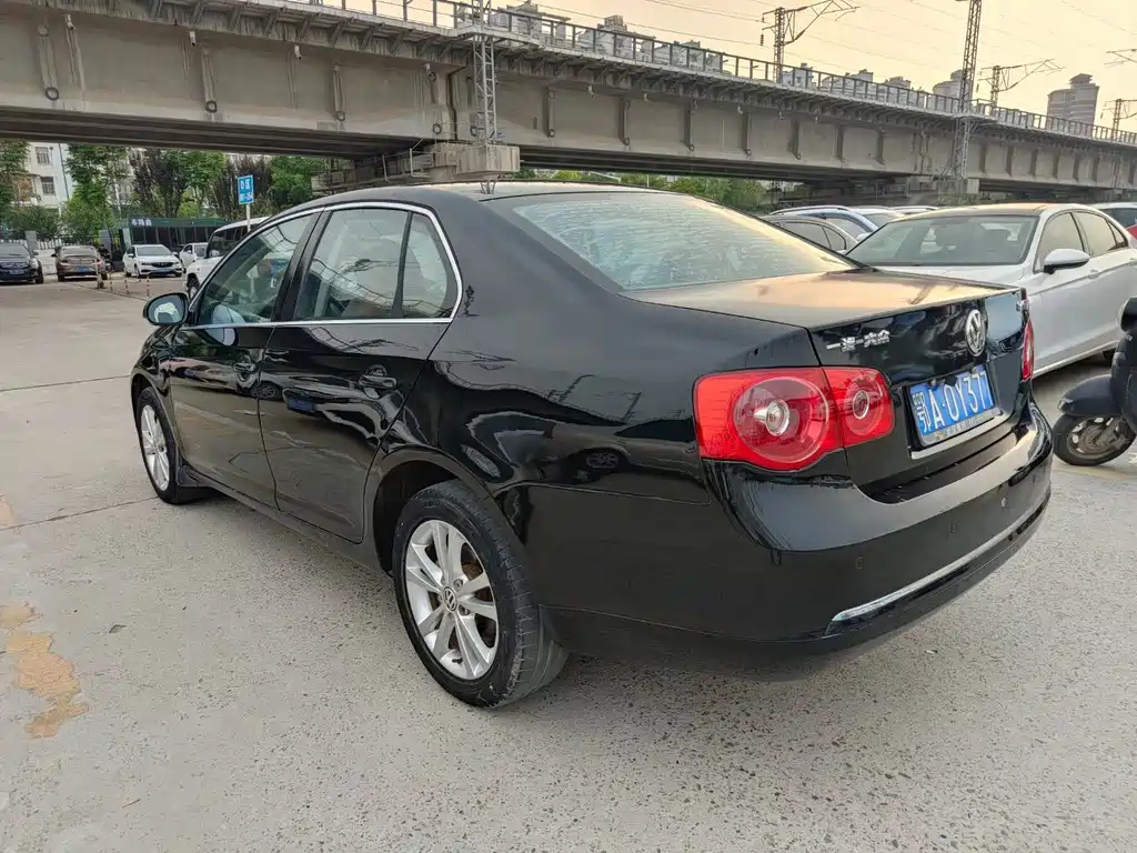 VOLKSWAGEN SAGITAR 2011