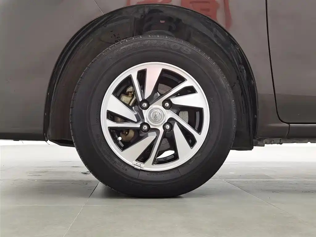 NISSAN NV200 2017