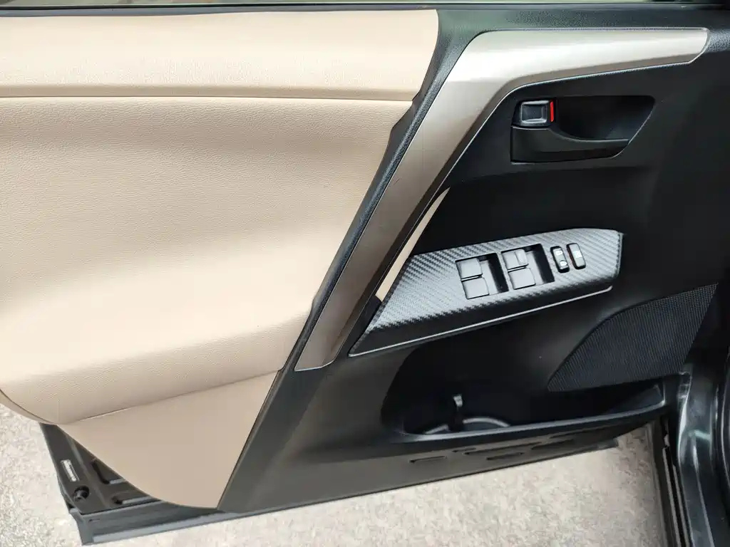 TOYOTA RAV4 RONGFANG 2015