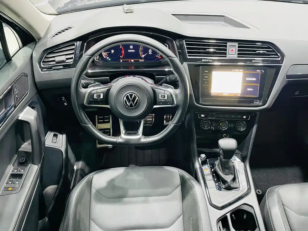 VOLKSWAGEN TIGUAN L 2021