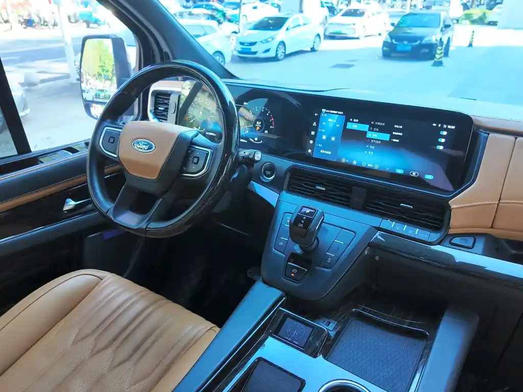 FORD TOUREO 2024