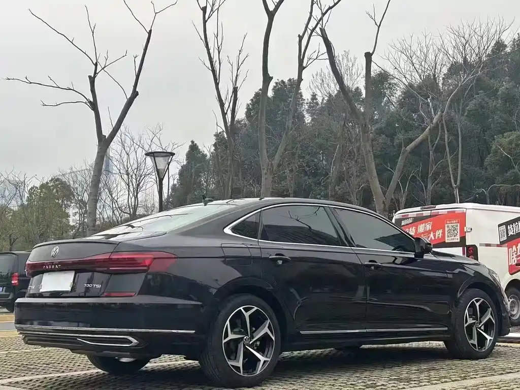 VOLKSWAGEN PASSAT 2023