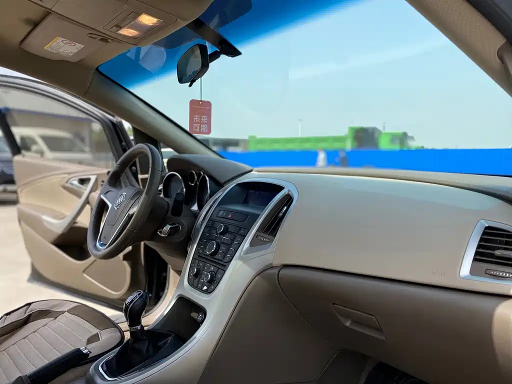 BUICK EXCELLE 2011