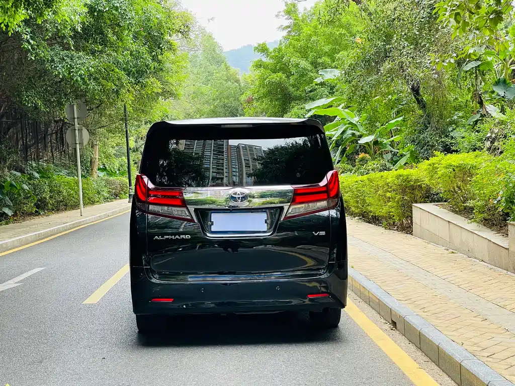 TOYOTA ALPHARD 2017