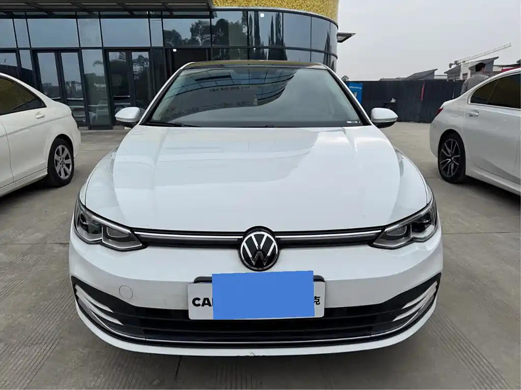 VOLKSWAGEN GOLF 2024