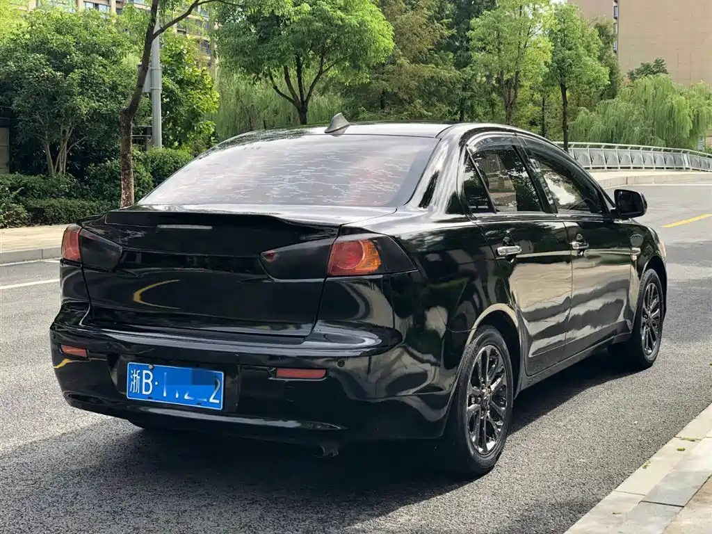 MITSUBISHI LANCER EX 2012