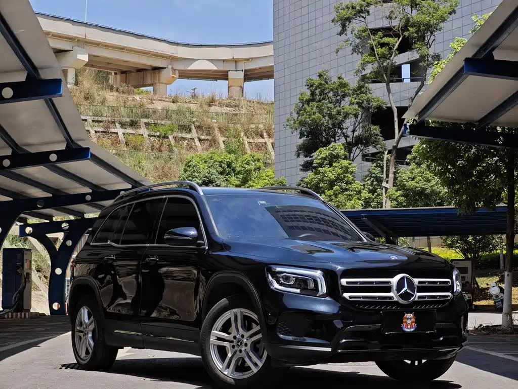 MERCEDES BENZ GLB 2023
