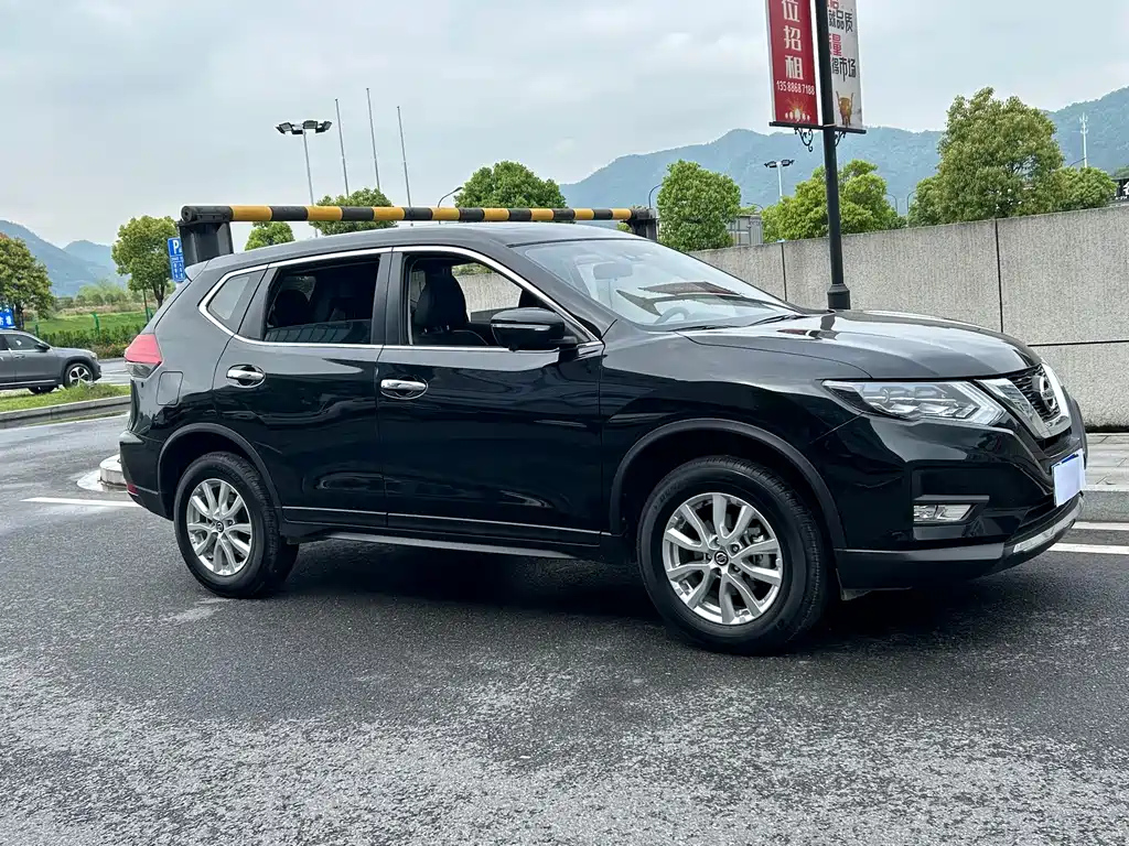 NISSAN X-TRAIL 2023