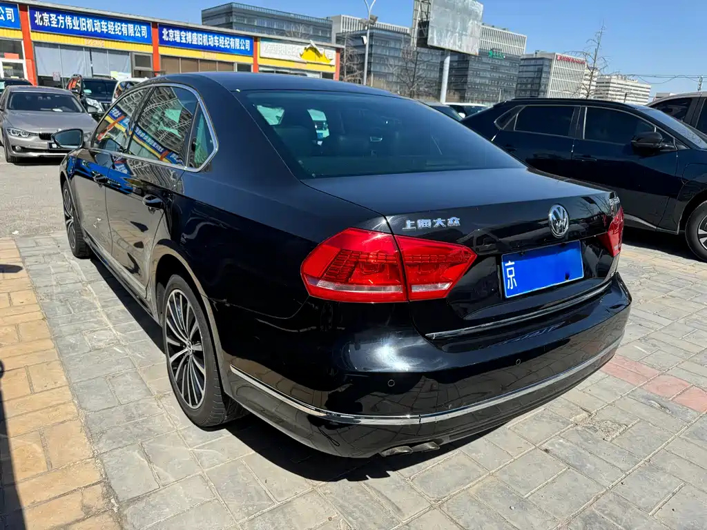 VOLKSWAGEN PASSAT 2015