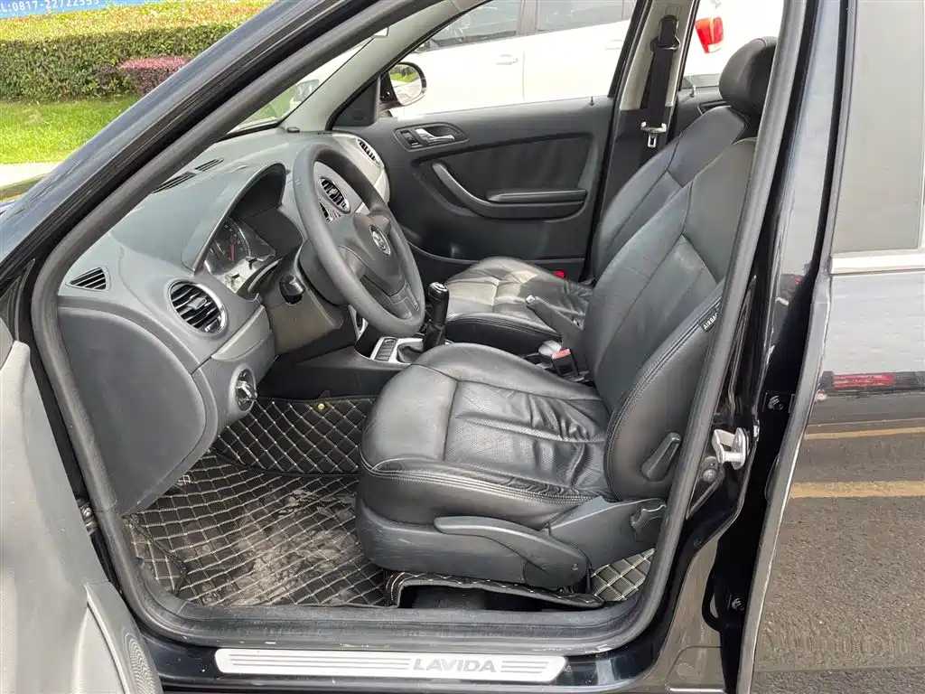 VOLKSWAGEN LAVIDA 2011