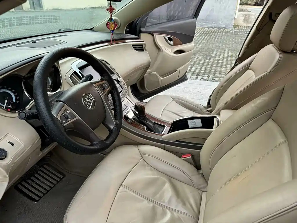 BUICK LACROSSE 2011