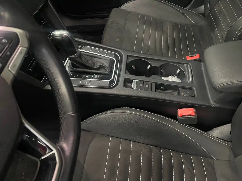 VOLKSWAGEN MAGOTAN 2021