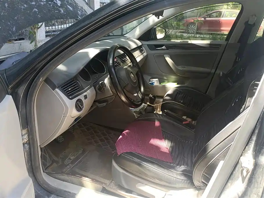 VOLKSWAGEN BORA 2014