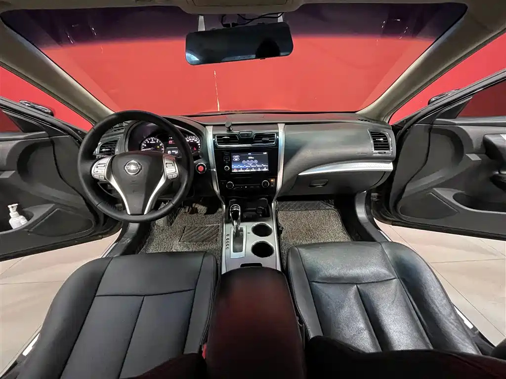 NISSAN TEANA 2018