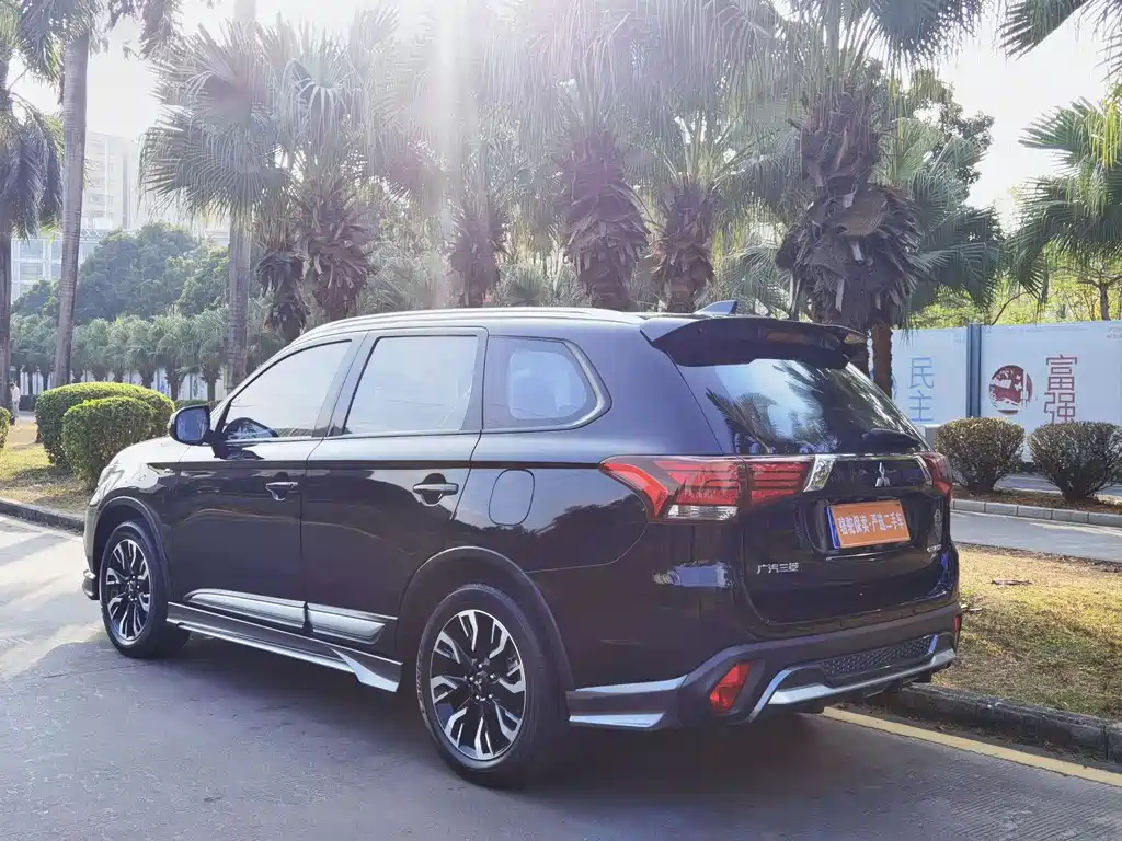 MITSUBISHI OUTLANDER 2020