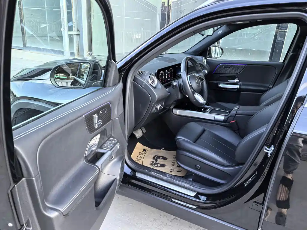 MERCEDES BENZ GLB 2024