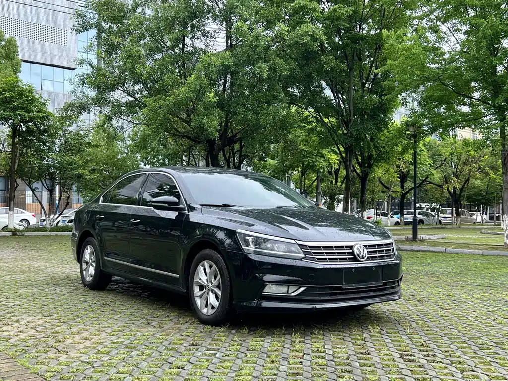 VOLKSWAGEN PASSAT 2019
