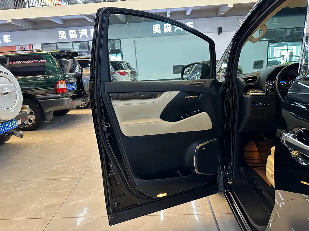 TOYOTA ALPHARD 2019