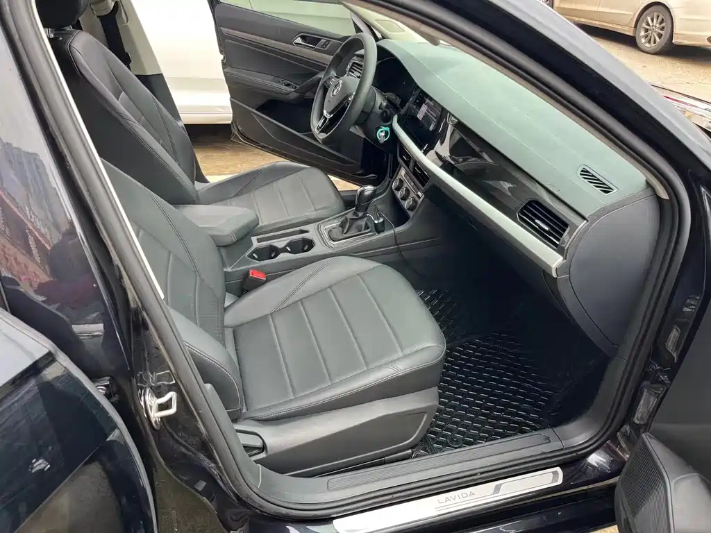 VOLKSWAGEN LAVIDA 2020
