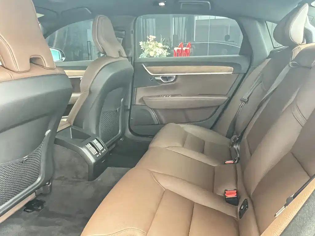 VOLVO S90 2022