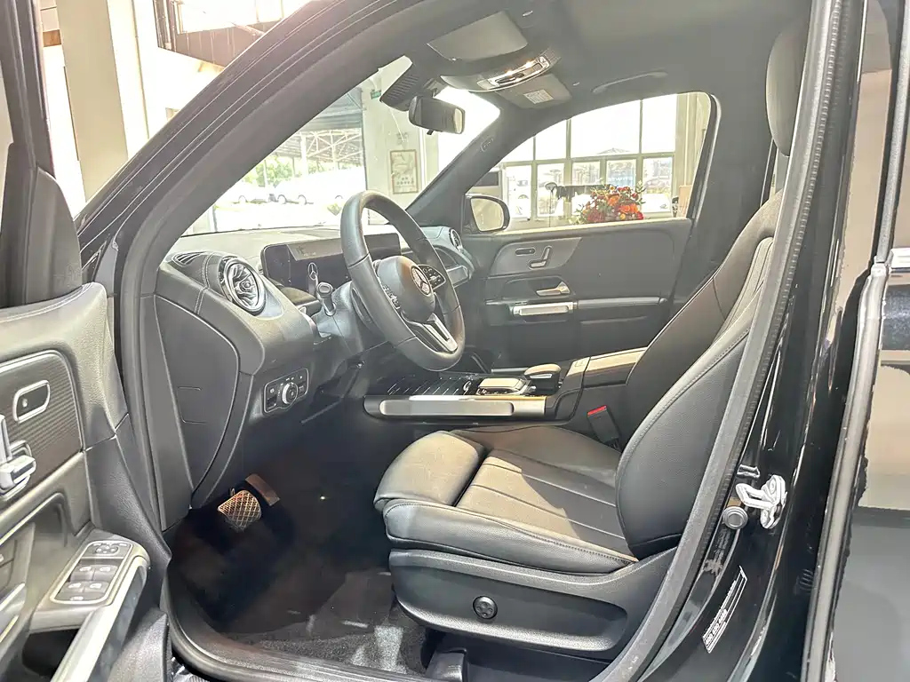 MERCEDES BENZ GLB 2023