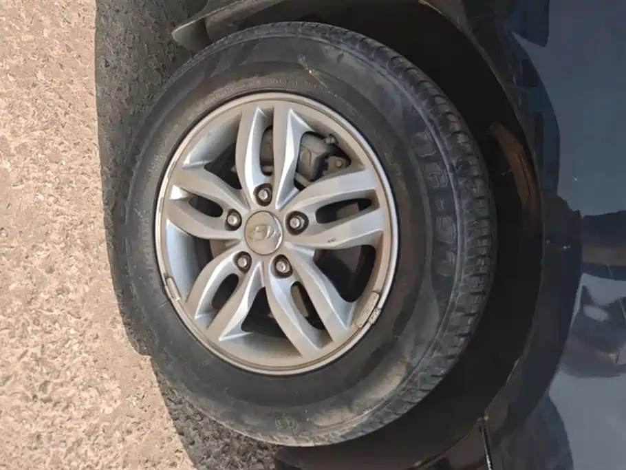 HYUNDAI CELESTA 2011