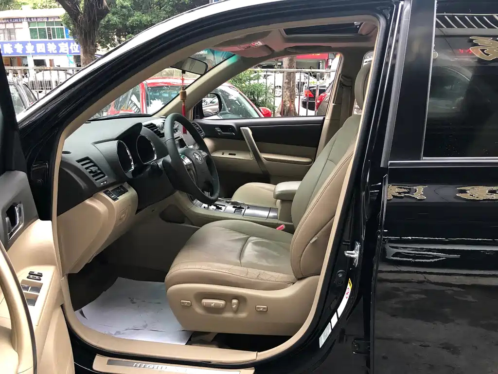 TOYOTA HIGHLANDER 2010