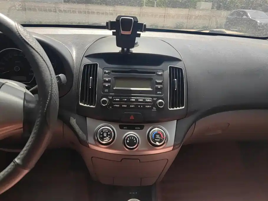 HYUNDAI CELESTA 2014