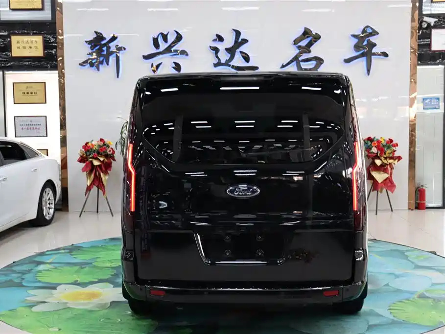 FORD TOUREO 2022