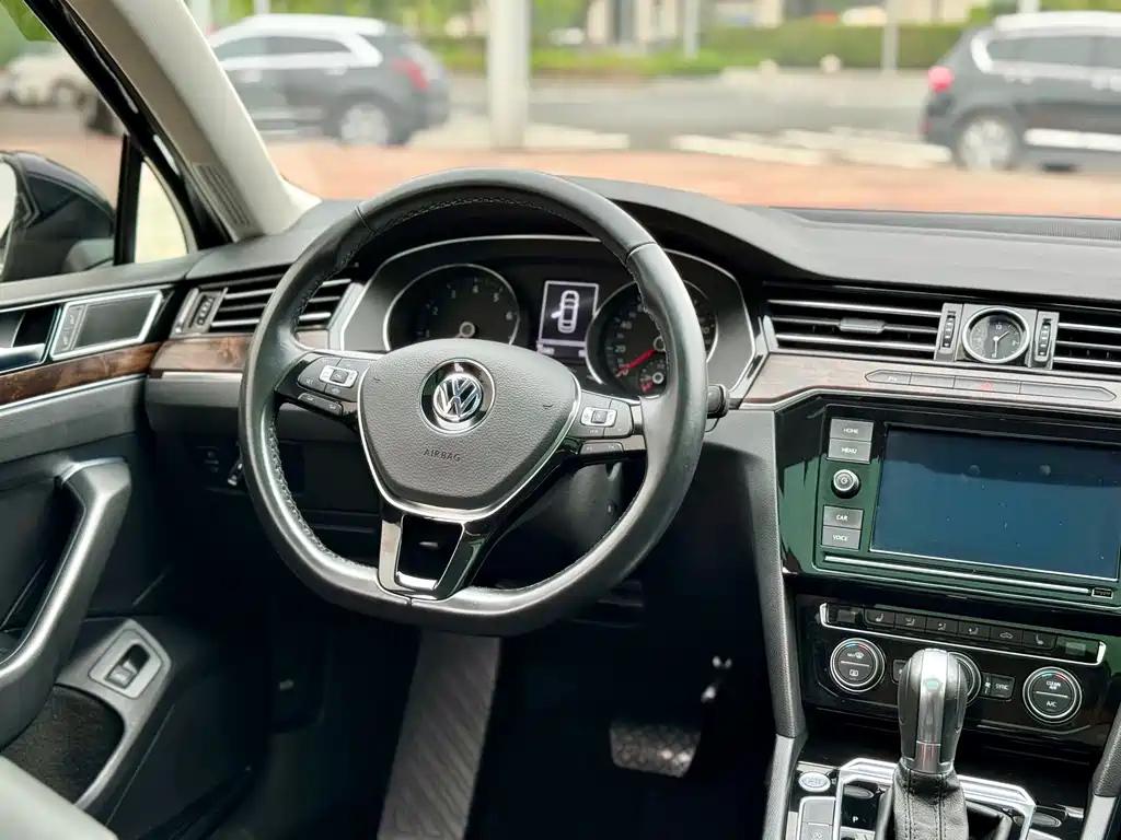 VOLKSWAGEN MAGOTAN 2020