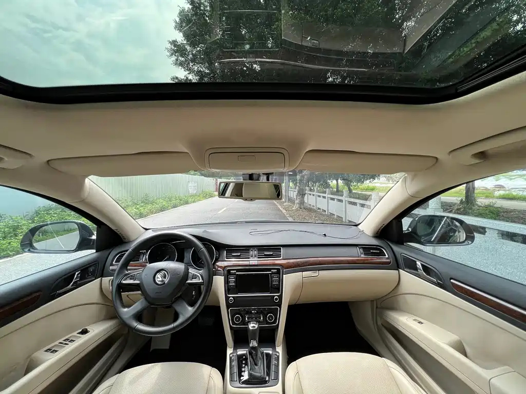 SKODA SUPERB 2014