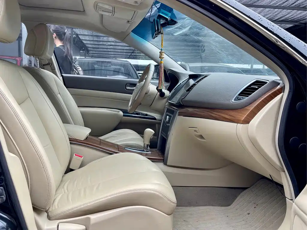 NISSAN TEANA 2011