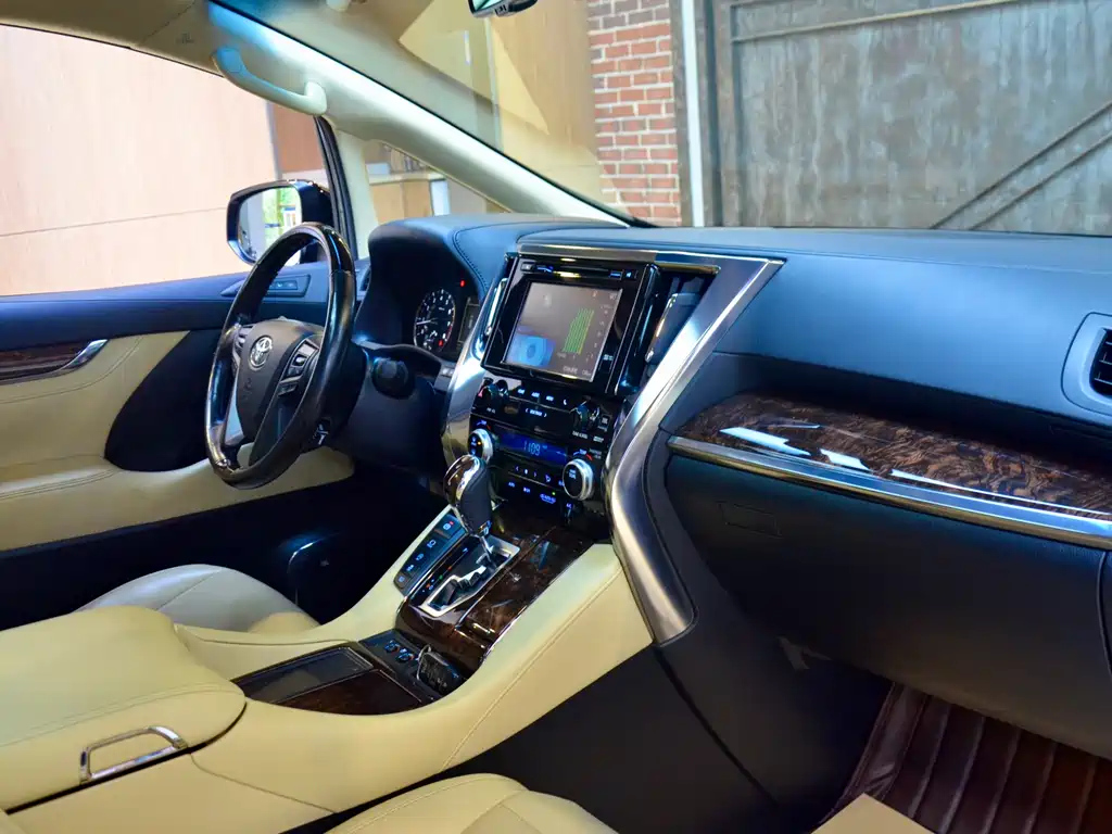 TOYOTA ALPHARD 2018
