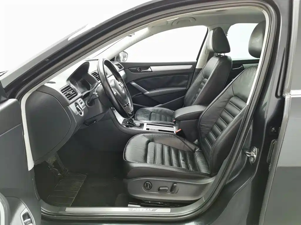 VOLKSWAGEN PASSAT 2014