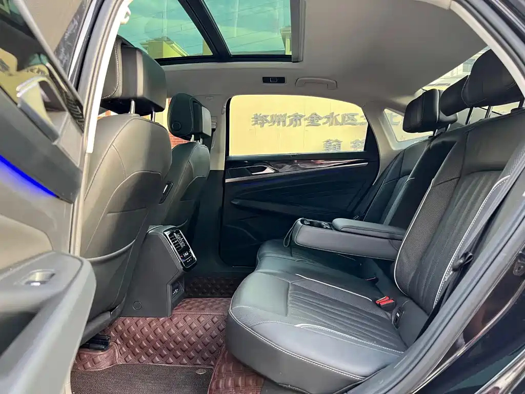 VOLKSWAGEN PASSAT 2024