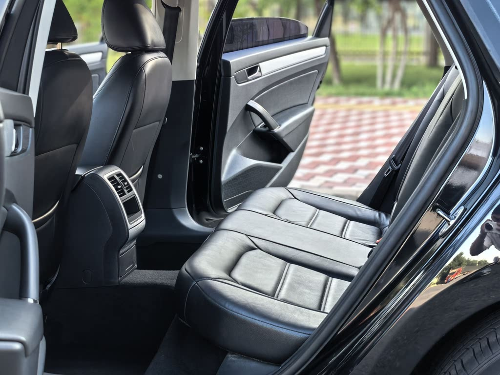 VOLKSWAGEN PASSAT 2014